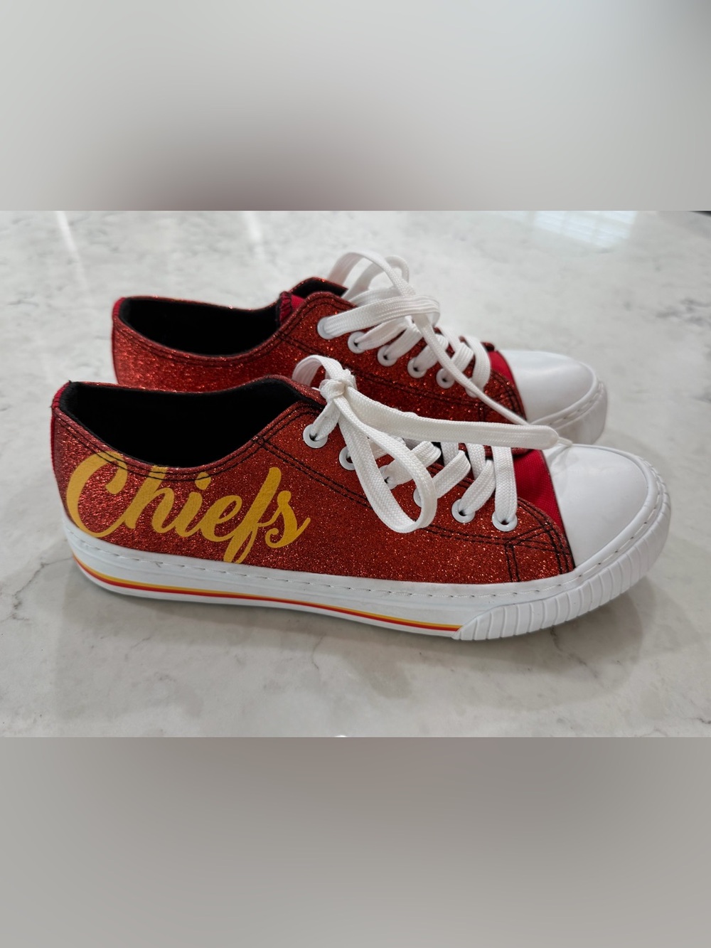 NEW Kansas City Chiefs Red Glitter Low-Top Sneakers for Women - Picture 4 of 6